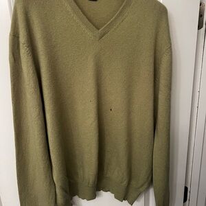 Cullen Classic Olive V-Neck Men's Cashmere Sweater